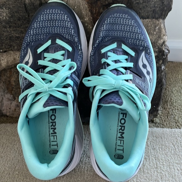 WOMEN’S SIZE 8 SAUCONY ISO SERIES EVERUN RUNNING SHOES Dk Grey/Aqua - Picture 5 of 8